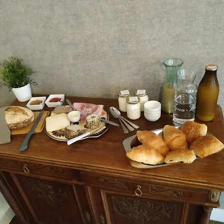 Le Mayou Bed & Breakfast *